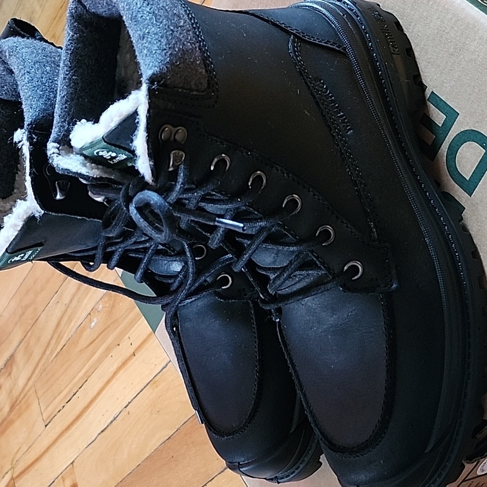 Kamik Griffon 2 leather boots New in box